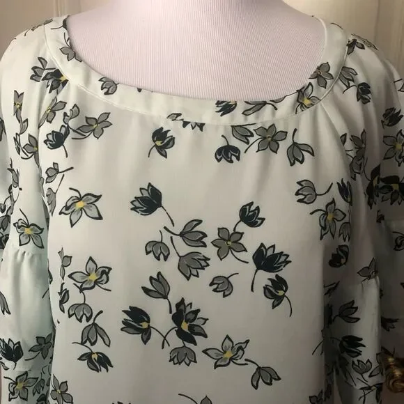 Loft hi-low floral Top with layered bell sleeves - Picture 3 of 7